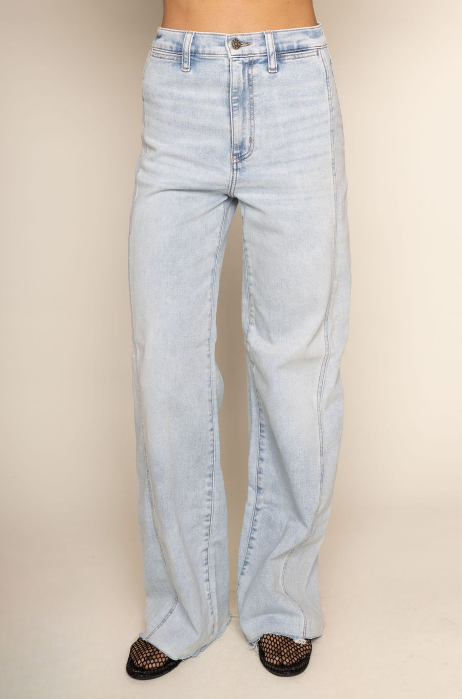 High rise flare leg jean
Button and zipper fly
Five pocket construction
Raw hem
Seamed details
Unlined