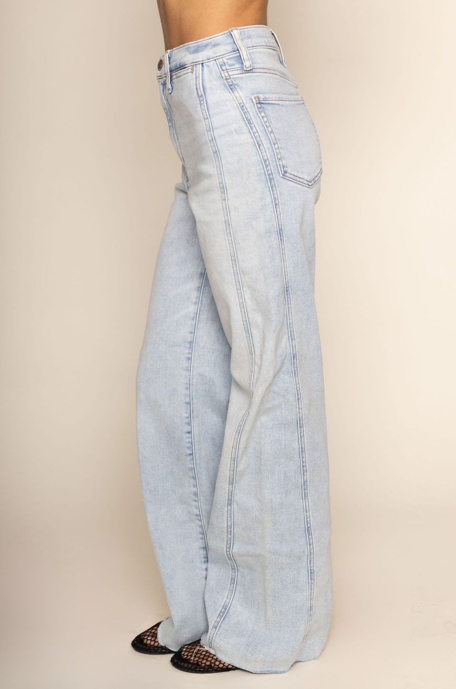 High rise flare leg jean
Button and zipper fly
Five pocket construction
Raw hem
Seamed details
Unlined