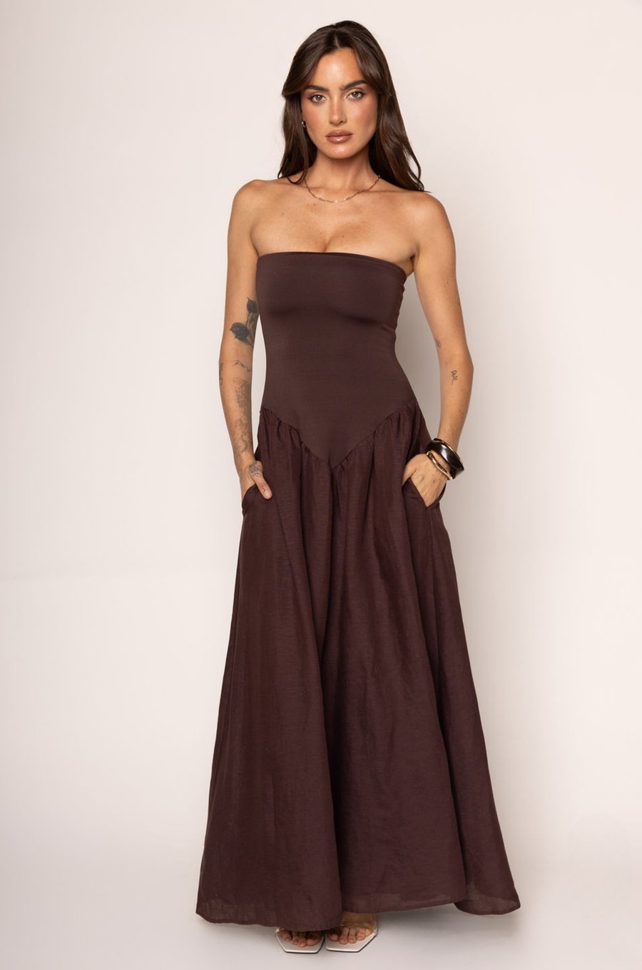 brown Strapless maxi dress
Fully lined bodice in butter soft knit
Flowy midi linen length skirt with pockets
brown wedding guest dress
fall wedding guest dress