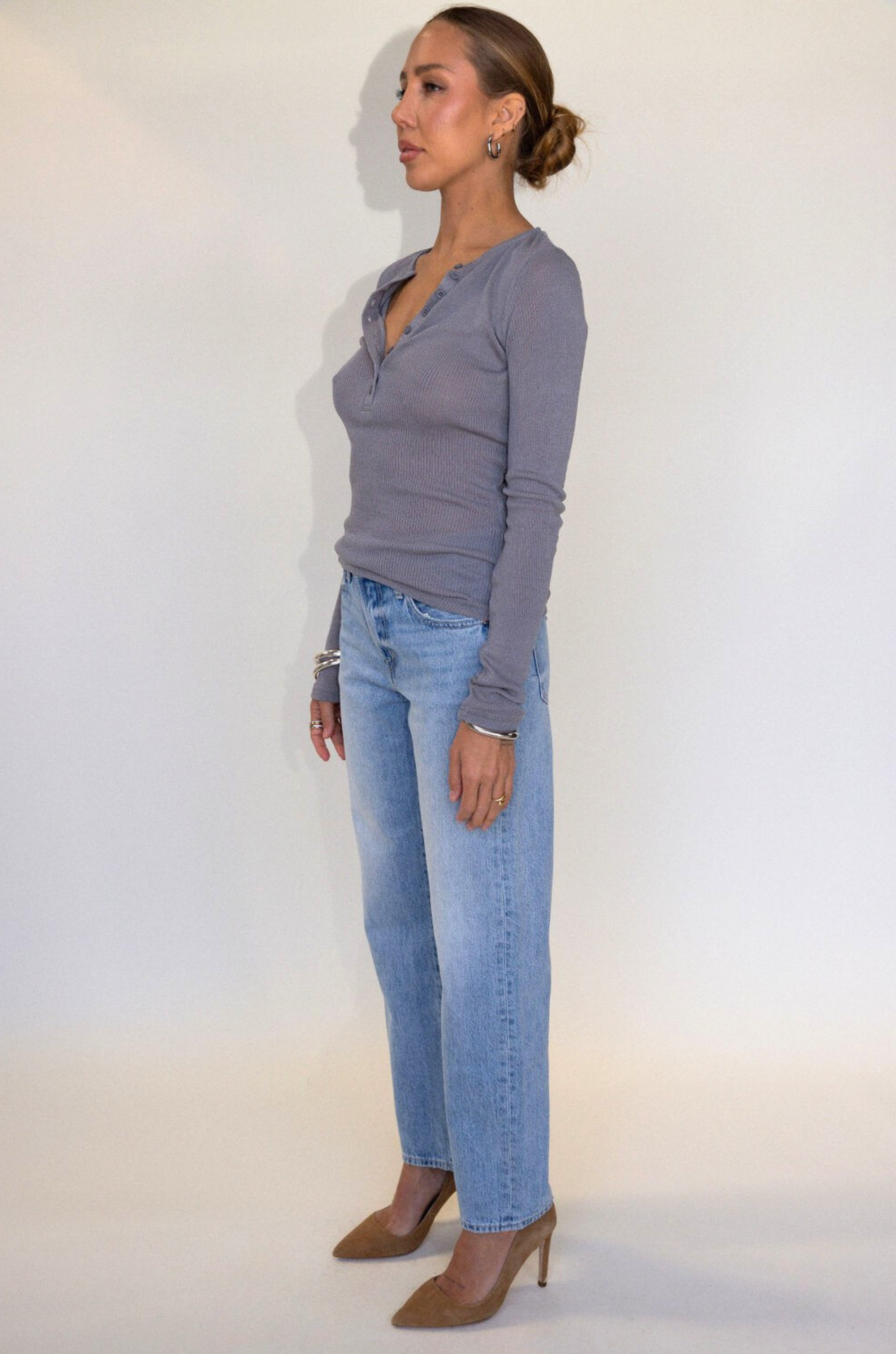Mid rise bowed straight leg jean
Button and zipper fly
Five pocket construction
No stretch
Light wash with lived in fading around the knees and thighs