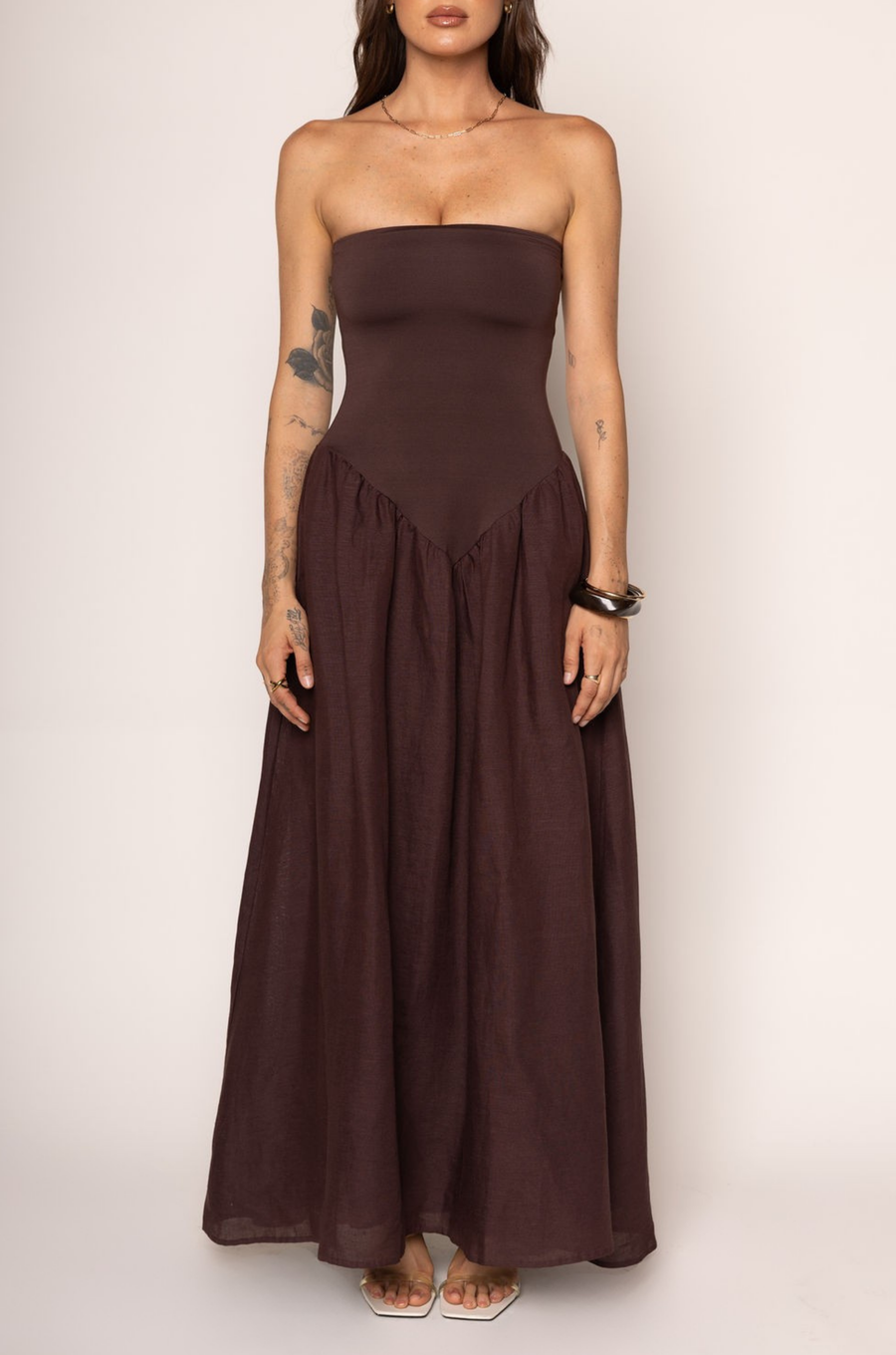 brown Strapless maxi dress
Fully lined bodice in butter soft knit
Flowy midi linen length skirt with pockets
brown wedding guest dress
fall wedding guest dress