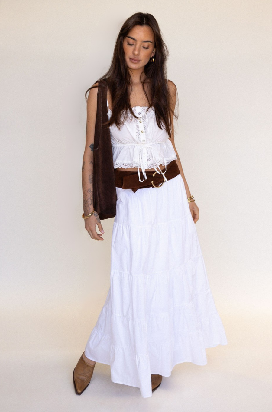 white Button down tank top
Lace trim
Adjustable front tie
Sleeveless
Straight neckline
Adjustable straps
summer tank top
country side tank top