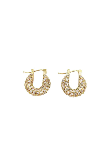 Tiny gold hoops
Featuring a row of dainty diamond-like stones
Made from waterproof, tarnish-free materials, they’re built to shine through workouts, showers, and summer heat