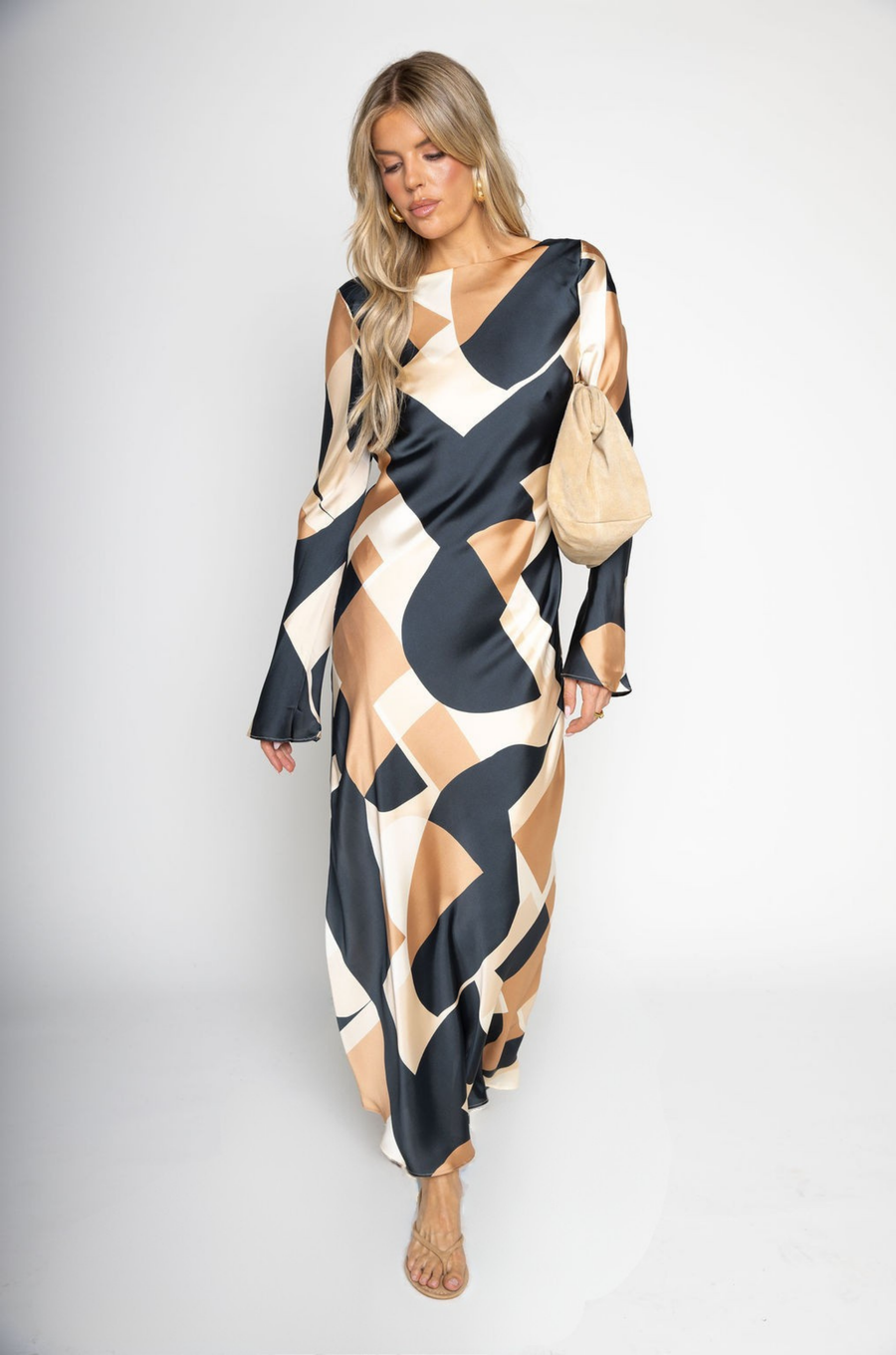 Satin long sleeve maxi dress
Geometric graphic printed
Unlined
fall wedding guest maxi dress