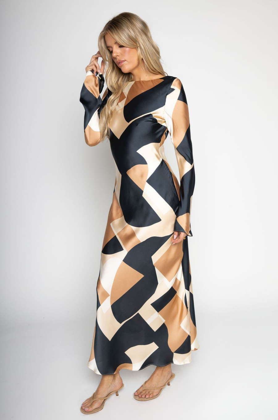 Satin long sleeve maxi dress
Geometric graphic printed
Unlined
fall wedding guest maxi dress
