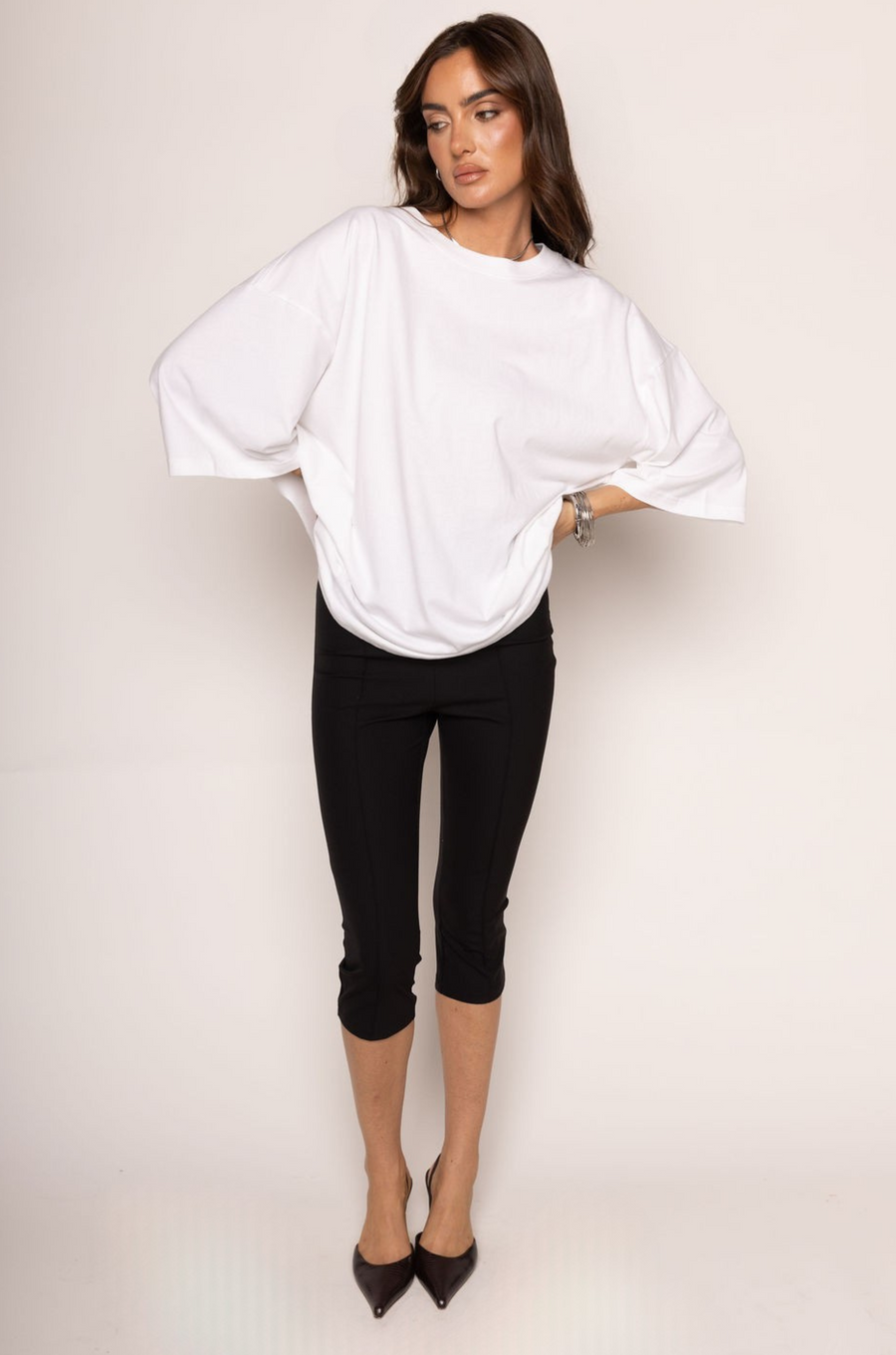 Knee length pants
Capri pants
Side zipper closure
Unlined
black capri pants
