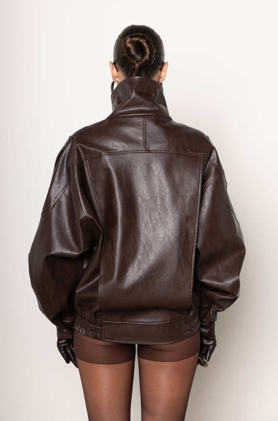 Faux leather oversized jacket
Zipper/button closure
Collared
2 side pockets
Elastic hem
Lined
Length: 25"
PU/Polyester
brown faux leather oversized jacket
ysl dupe leather jacket
fall leather jacket
fall outfit