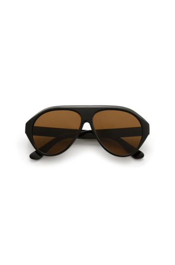 Sleek, modern aviator silhouette sunglasses
Polished black frame and warm brown lenses.
Designed for a lightweight, comfortable fit with full UV protection.
A clean everyday shape that works with any look — hot without trying