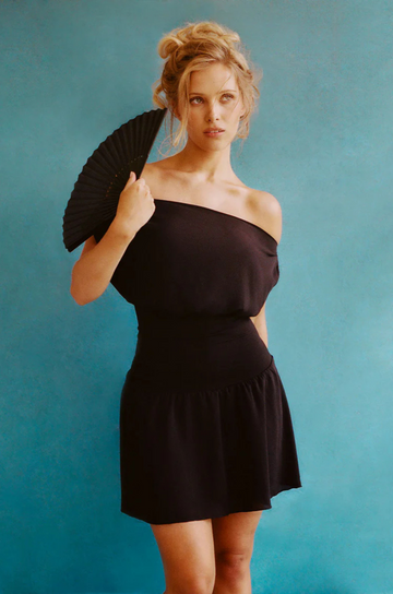 Stretchy knit midsection
Contrasted by lightweight chiffon through the neckline, bodice, and skirt
Wide neckline
Sits naturally as a boat neck and can be styled on or off the shoulders
Double layer skirt
Polyester
black mini dress