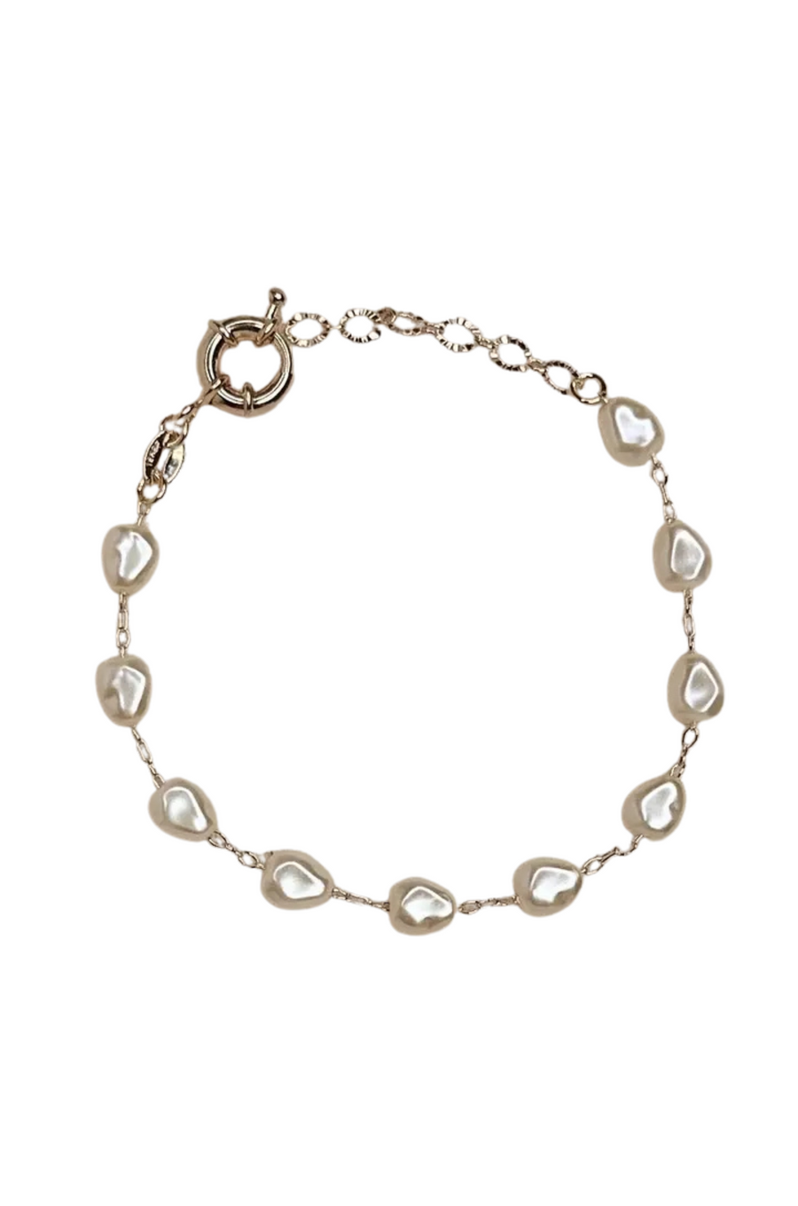 Baroque Pearl Bracelet
18k Gold Filled
6x8mm Simulated Baroque Pearls
Length: 6.5 inches with 1" extender
Hypoallergenic&nbsp;
