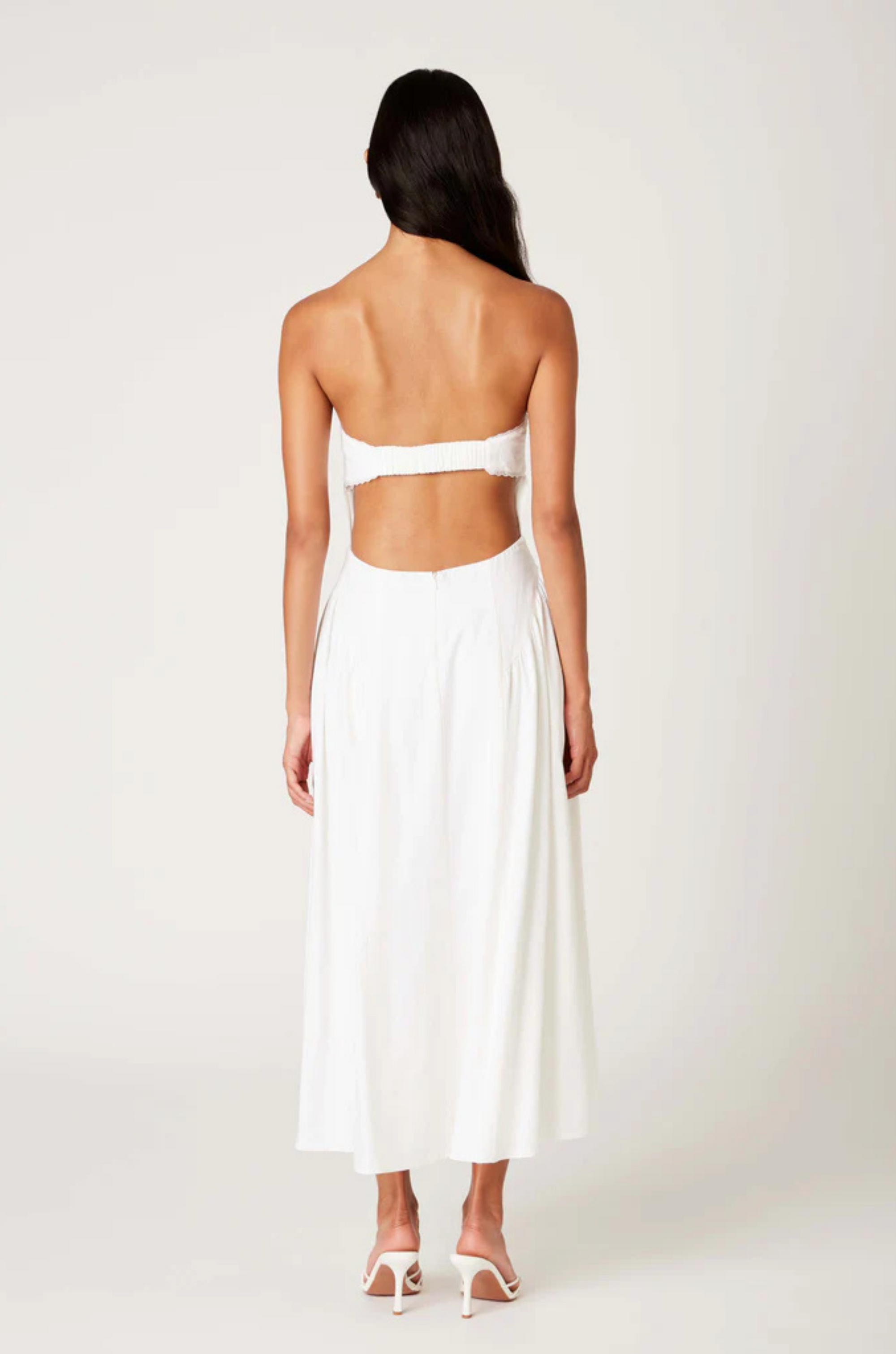 white Strapless drop-waist maxi dress
Open back with smocked back strap
Silicone grip tape
Flared skirt
Lined
summer dress
fourth of july dress
bridal dress
bridal shower dress
honeymoon dress
bachelorette maxi dress