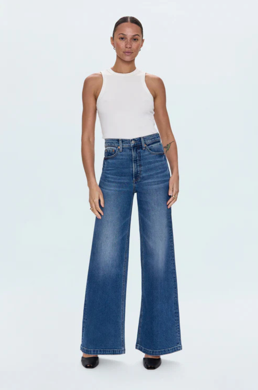 Relaxed, ultra wide leg silhouette
High rise waist
Comfort stretch denim
Waist: 26" / Rise: 12" / Length: 33"
Cotton/Spandex
medium wash blue denim jeans