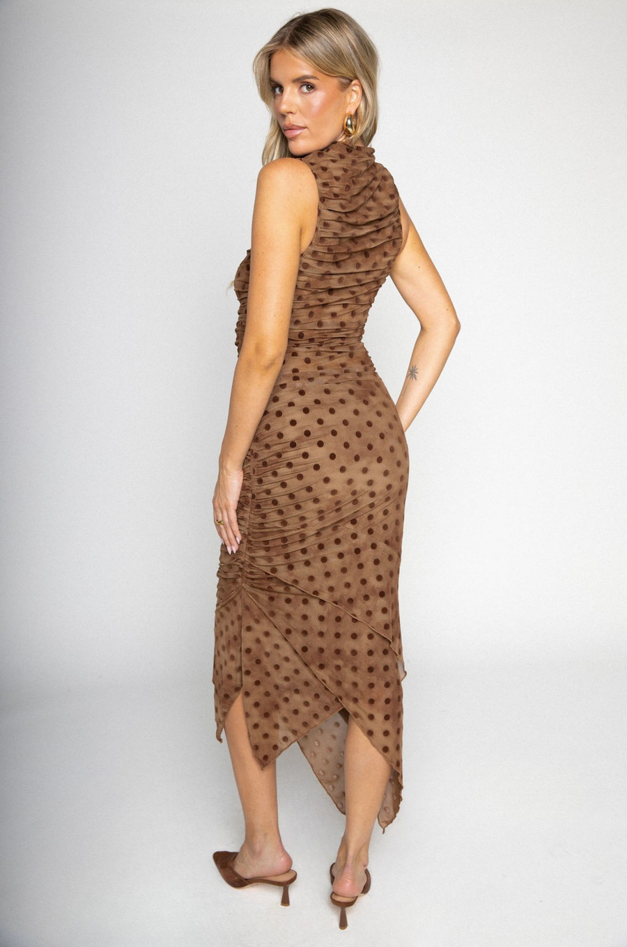 Mesh polka dot tank top
High neck
Ruched sides
Unlined/Sheer
brown polka dot tank top
fall top
fall outfit