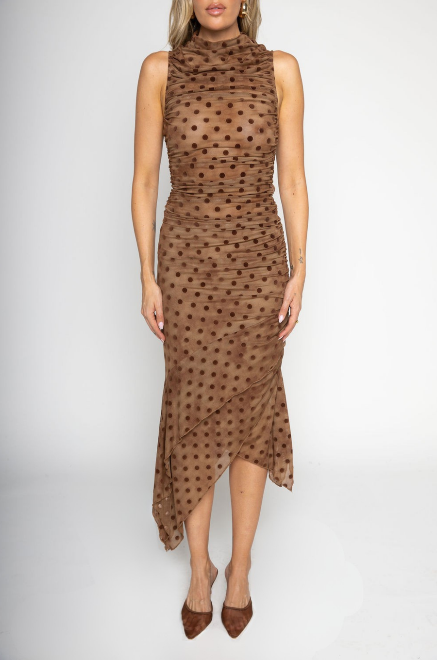 Mesh polka dot tank top
High neck
Ruched sides
Unlined/Sheer
brown polka dot tank top
fall top
fall outfit
