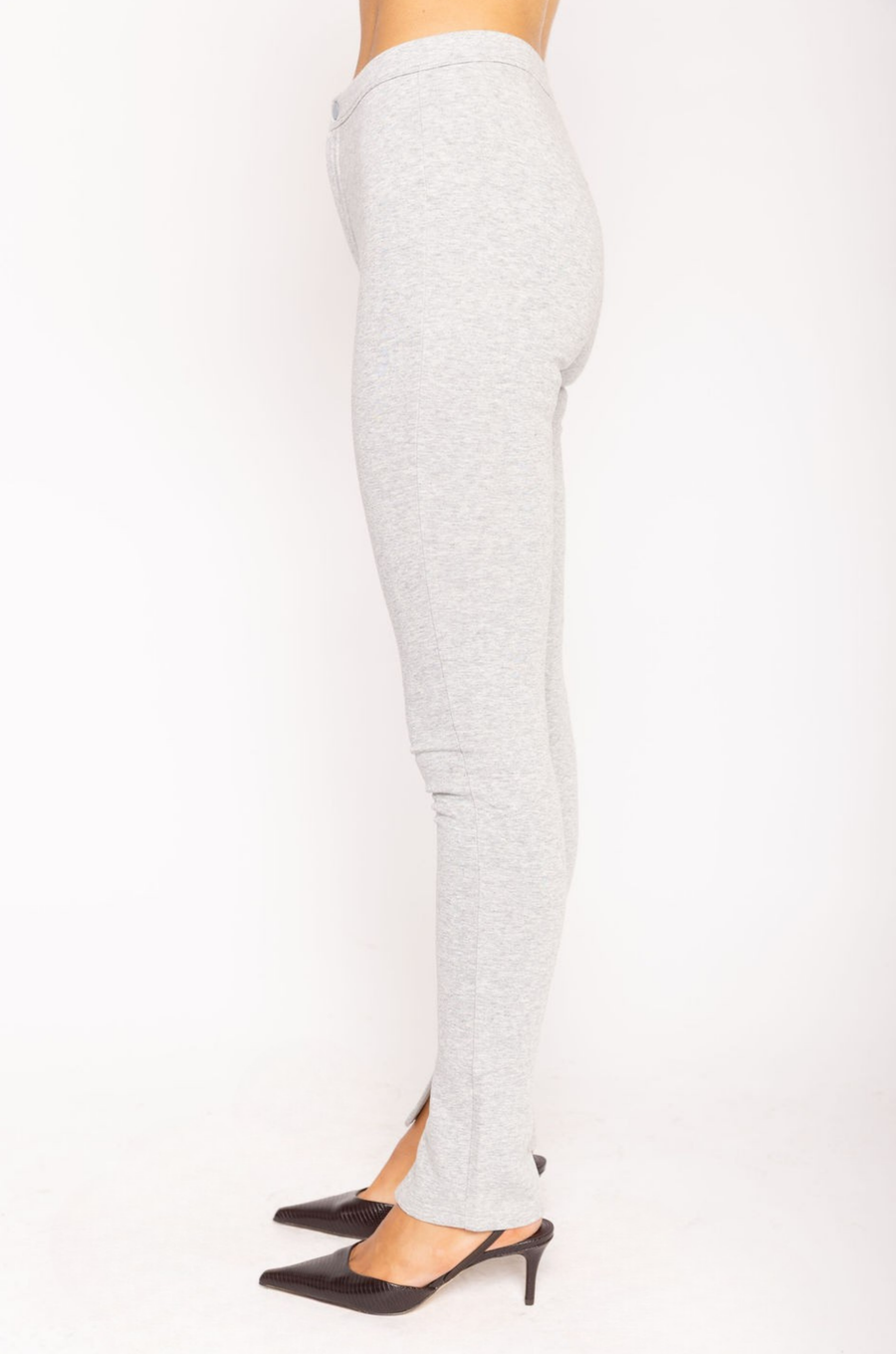 Jersey stretch split hem leggings
Button fly closure
Zipper slit hem
Unlined
light grey legging pants with inner size zipper on hem