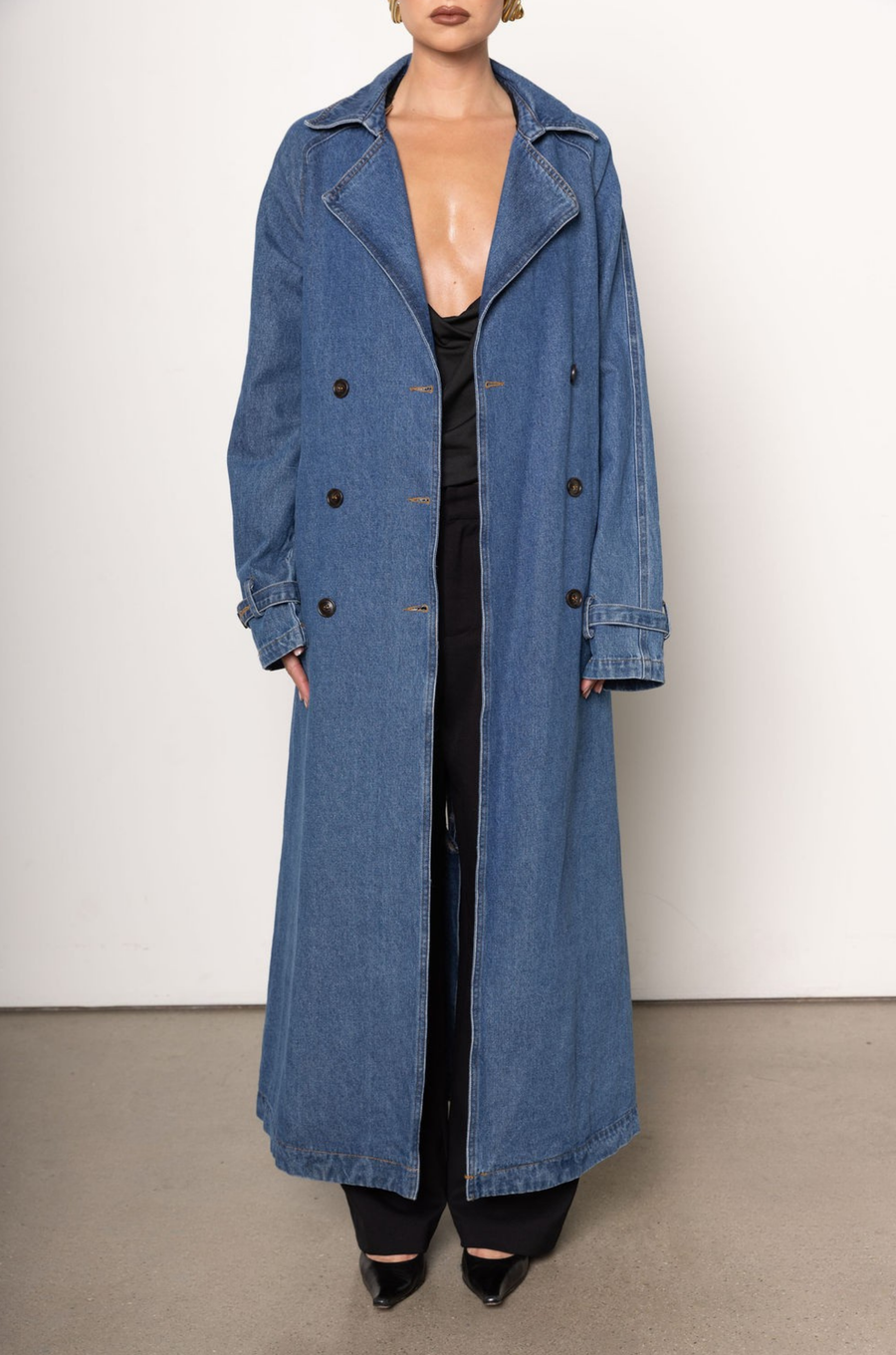 Denim long line trench coat
Adjustable and removable belt
Double breasted button down closure
Unlined
blue denim trench coat