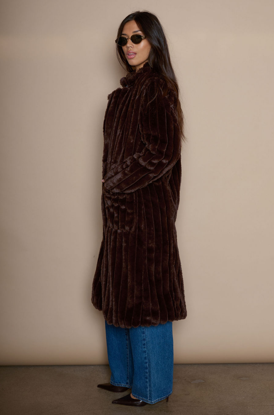 Faux fur longline coat. Collar neckline. Front button closures. Front pockets. Back slit. Fully lined. brown long fur coat. fall coat. winter coat. layering piece. 
