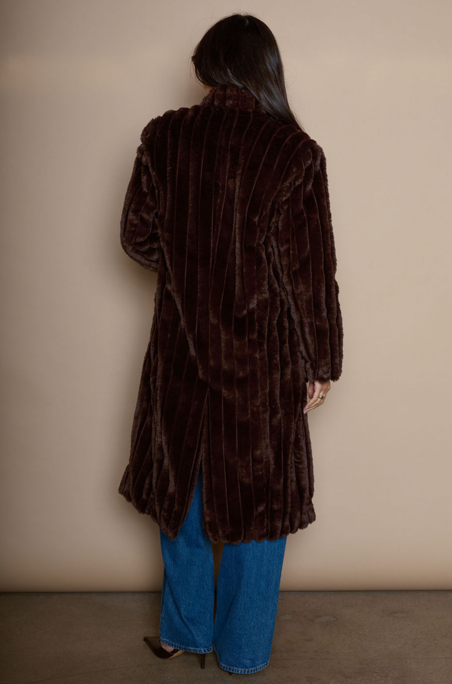 Faux fur longline coat. Collar neckline. Front button closures. Front pockets. Back slit. Fully lined. brown long fur coat. fall coat. winter coat. layering piece. 