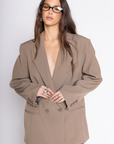 Oversized single breasted blazer
Collar neckline
Long sleeves with button closures
Front button down closure
Front pockets
Back slit
Fully lined
Length: 28"
Polyester/Spandex
tan beige oversized blazer jacket