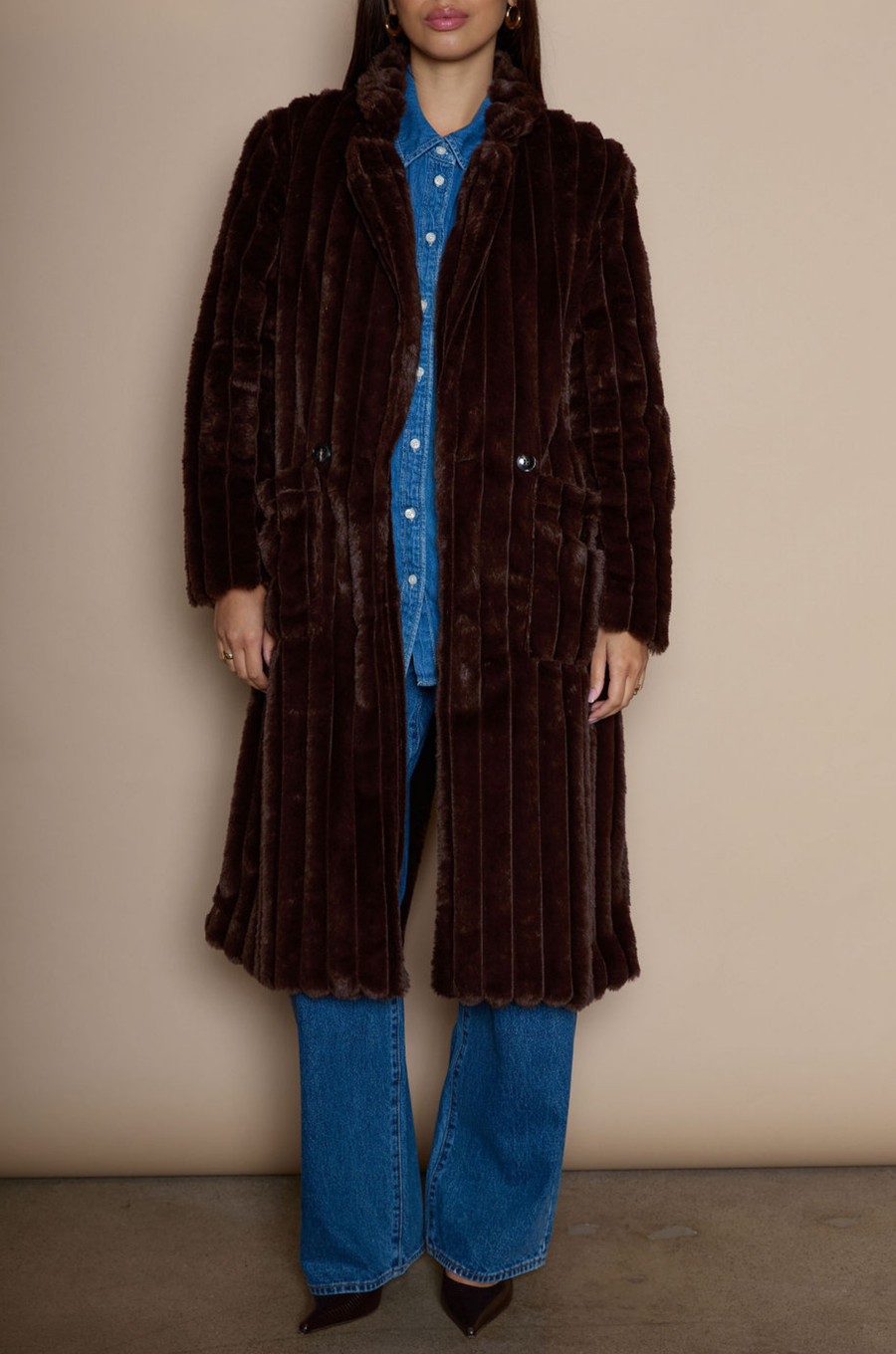 Faux fur longline coat. Collar neckline. Front button closures. Front pockets. Back slit. Fully lined. brown long fur coat. fall coat. winter coat. layering piece. 