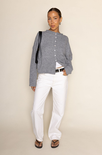 Fuzzy knit cardigan
Crewneck
Front button down closures
Long sleeves
Unlined
grey knit cardigan
the perfect cardigan
oversized cardigan