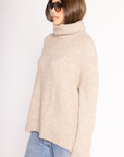 Fuzzy marled knit oversized sweater
Turtleneck
Long sleeves
Step hem
Unlined
tan turtle neck sweater