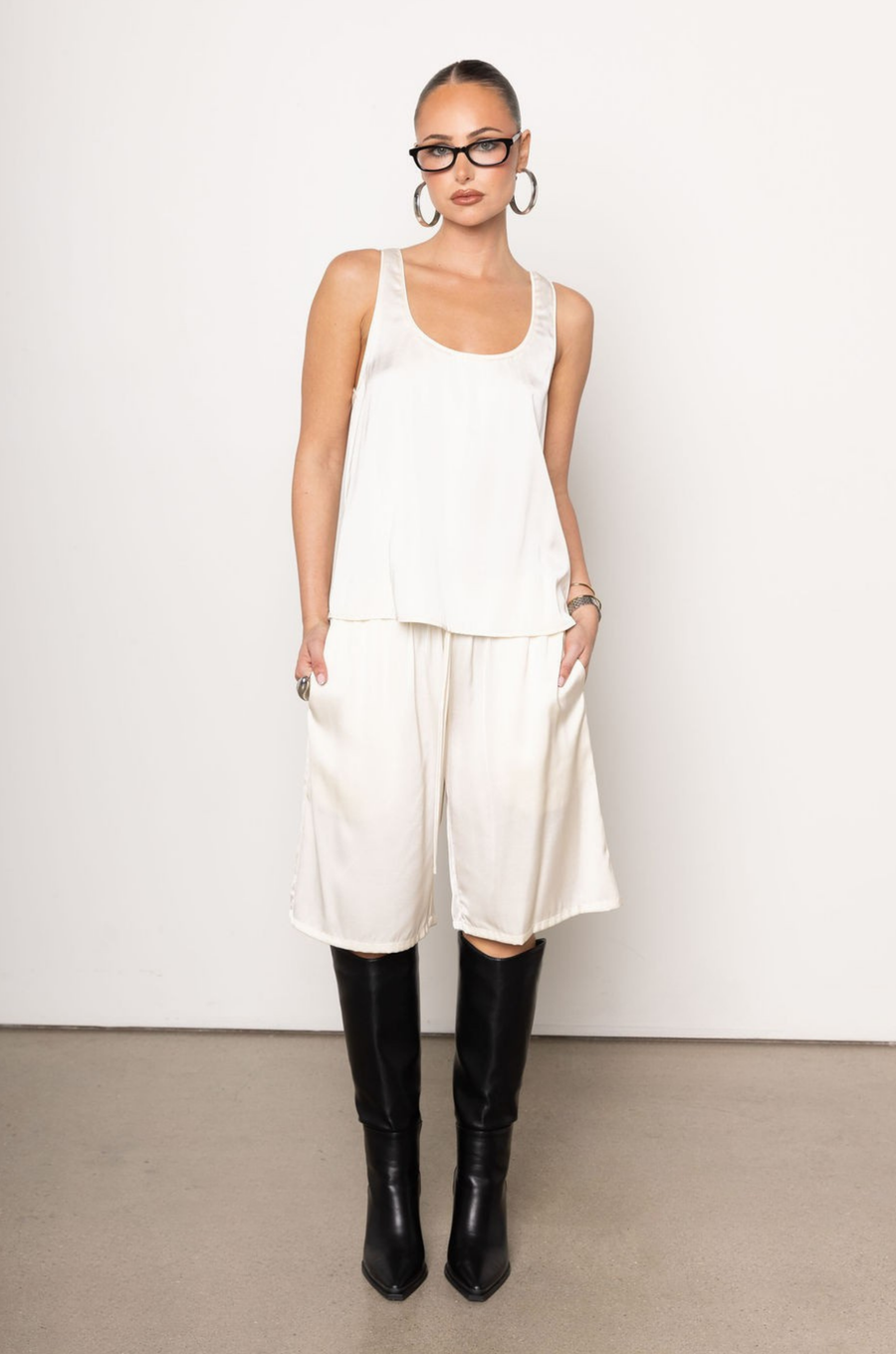 cream ivory Satin tank top
Sleeveless
U neckline
Unlined
Length: 22.5"
Polyester/Rayon