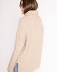 Fuzzy marled knit oversized sweater
Turtleneck
Long sleeves
Step hem
Unlined
tan turtle neck sweater