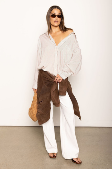 Striped button down long sleeve shirt top
Collared
Front pocket
Unlined
white and brown oversized button down shirt
fall outfit