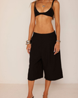 black Trouser short/jort
Pleating detail
Button zipper closure
Side pockets
Unlined
5 to 9 outfit