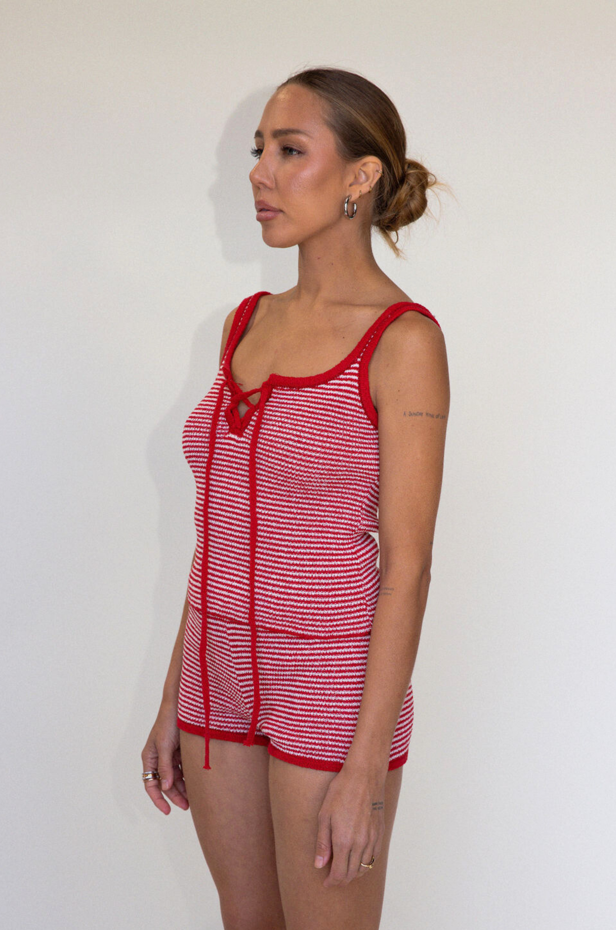 red and white Striped knit tank top
Fixed Straps
Front lace up tie
Raw edge
Unlined
summer top