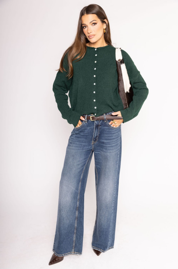 Fuzzy knit cardigan
Crewneck
Front button down closures
Long sleeves
Unlined
green cardigan
christmas sweater
christmas outfit