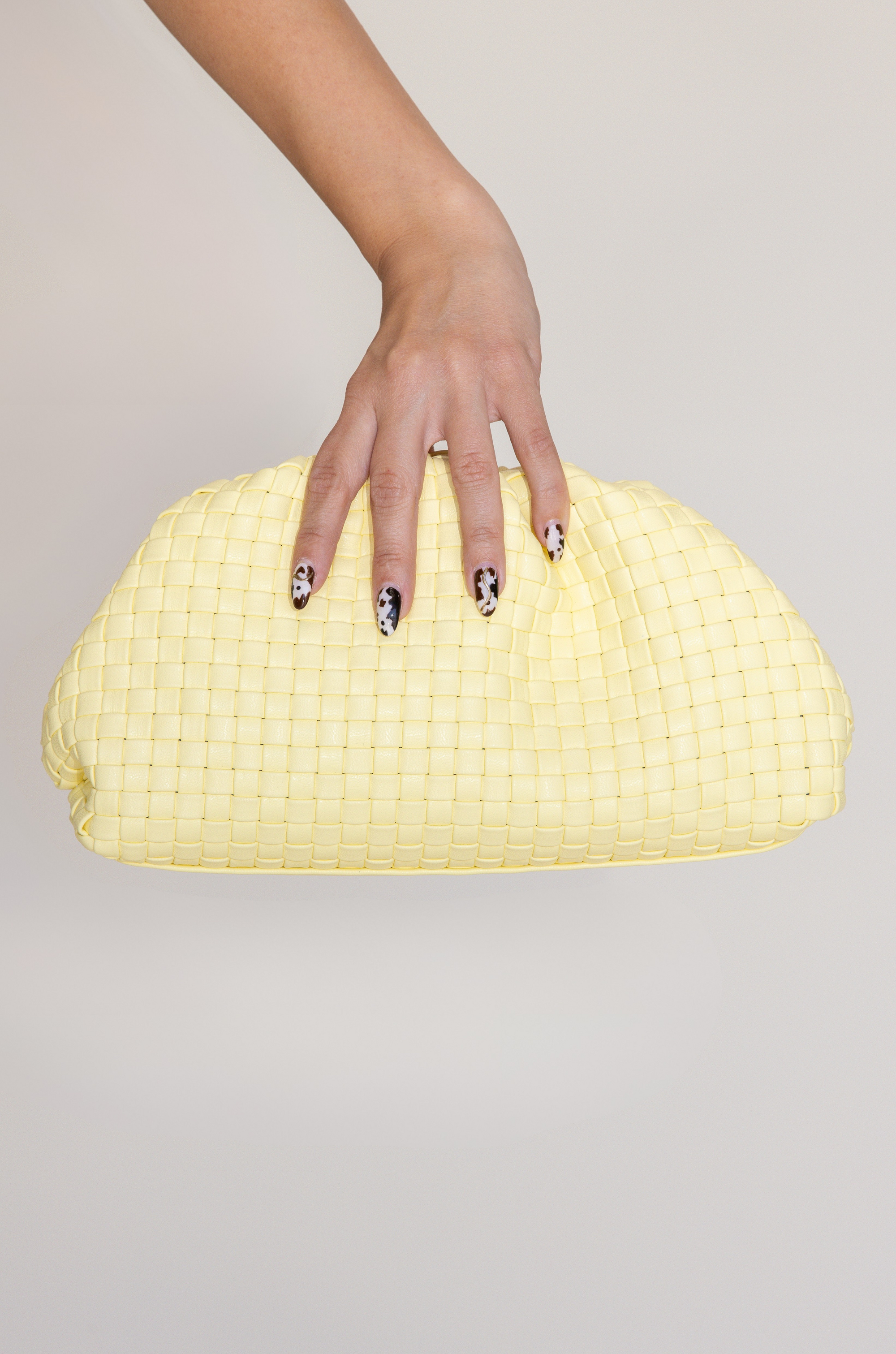 butter yellow woven clutch bag
summer bag
spring bag
gold chain strap