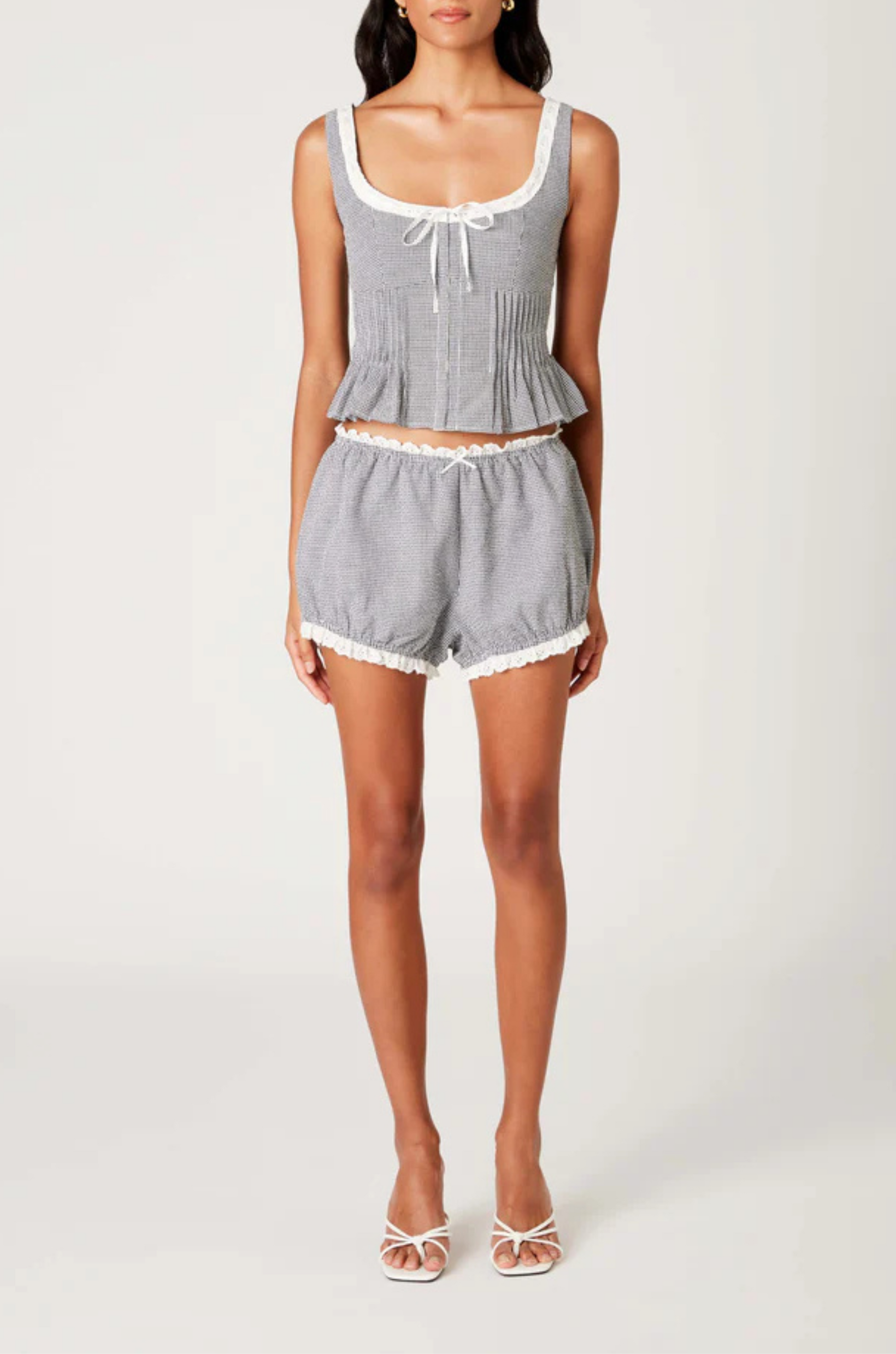 Gingham printed bloomer shorts
Elastic waistband with delicate bow detail
Eyelet lace trim
Fully lined
black and white gingham bloomer shorts