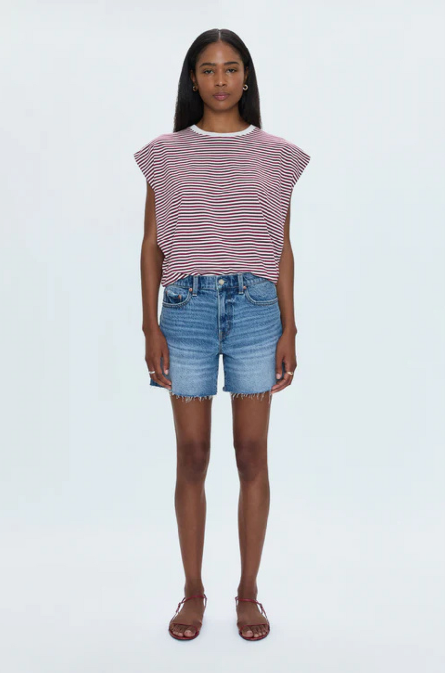 Mid-rise denim short
Medium length
Relaxed fit
Medium blue denim wash
Whiskering and a frayed, distressed hem