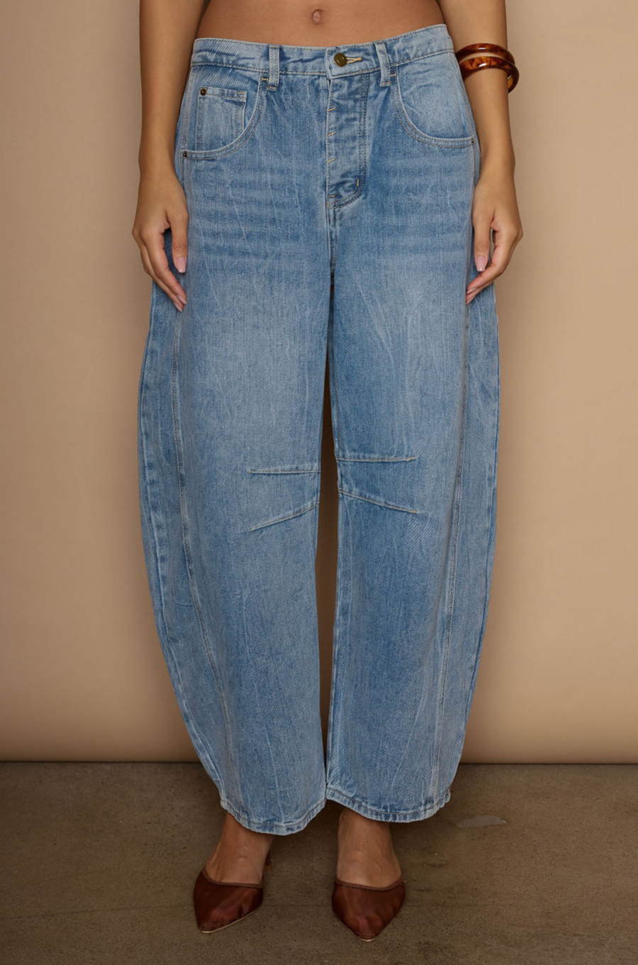 Barrel leg jeans. Button fly. Five pocket construction. Unlined. medium wash jeans. 