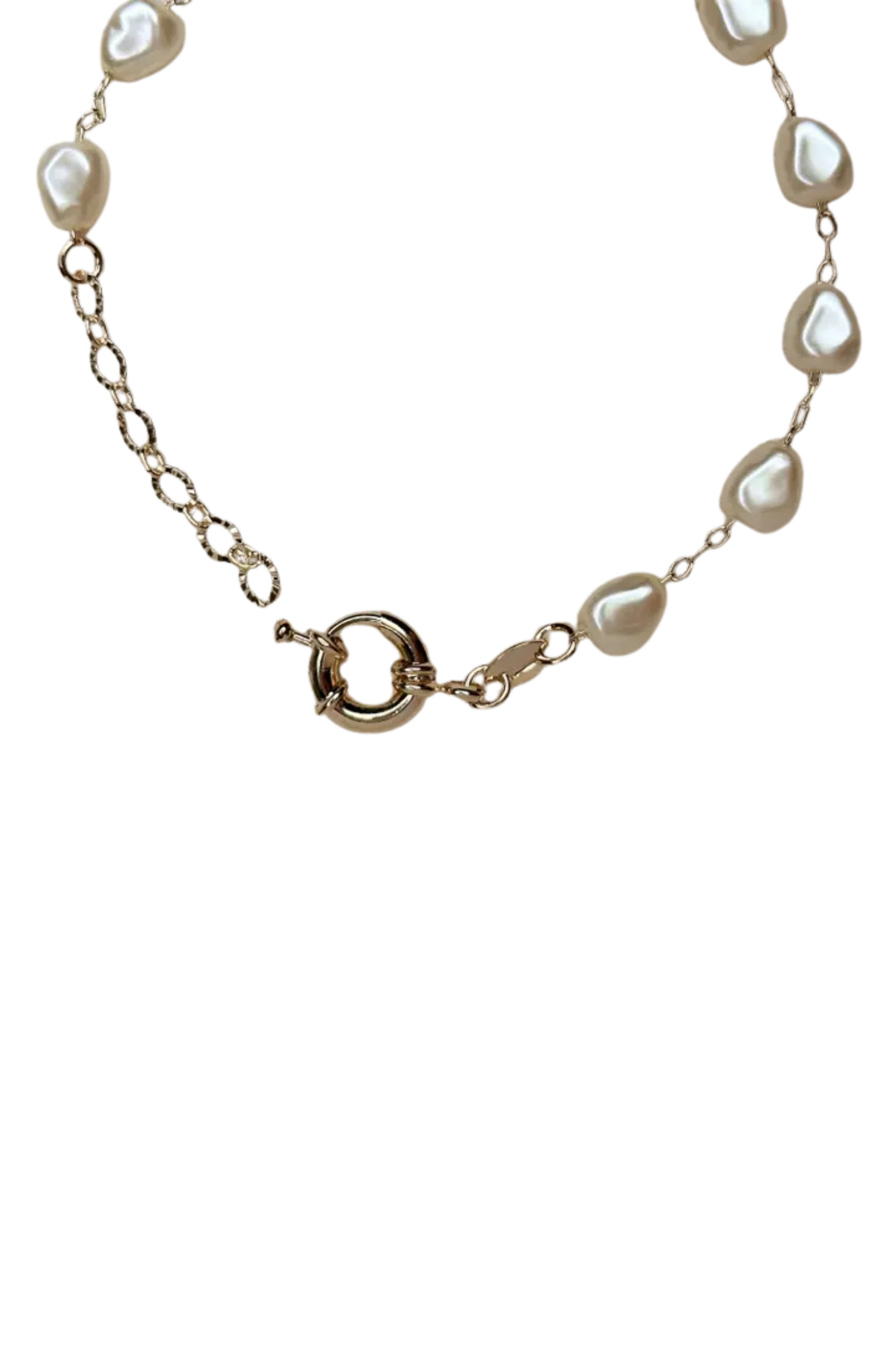 Baroque Pearl Bracelet
18k Gold Filled
6x8mm Simulated Baroque Pearls
Length: 6.5 inches with 1" extender
Hypoallergenic&nbsp;