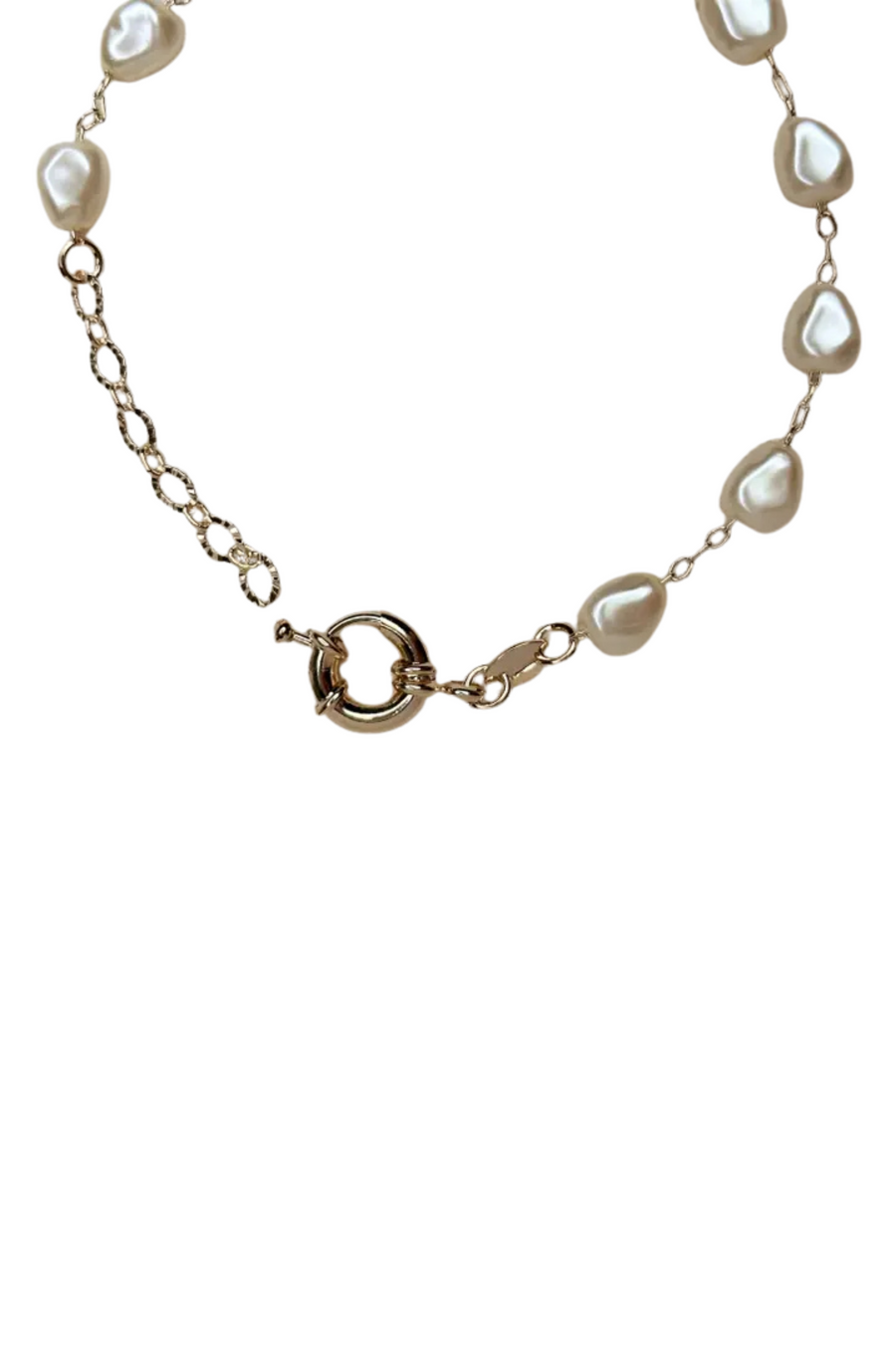 Baroque Pearl Bracelet
18k Gold Filled
6x8mm Simulated Baroque Pearls
Length: 6.5 inches with 1" extender
Hypoallergenic&nbsp;