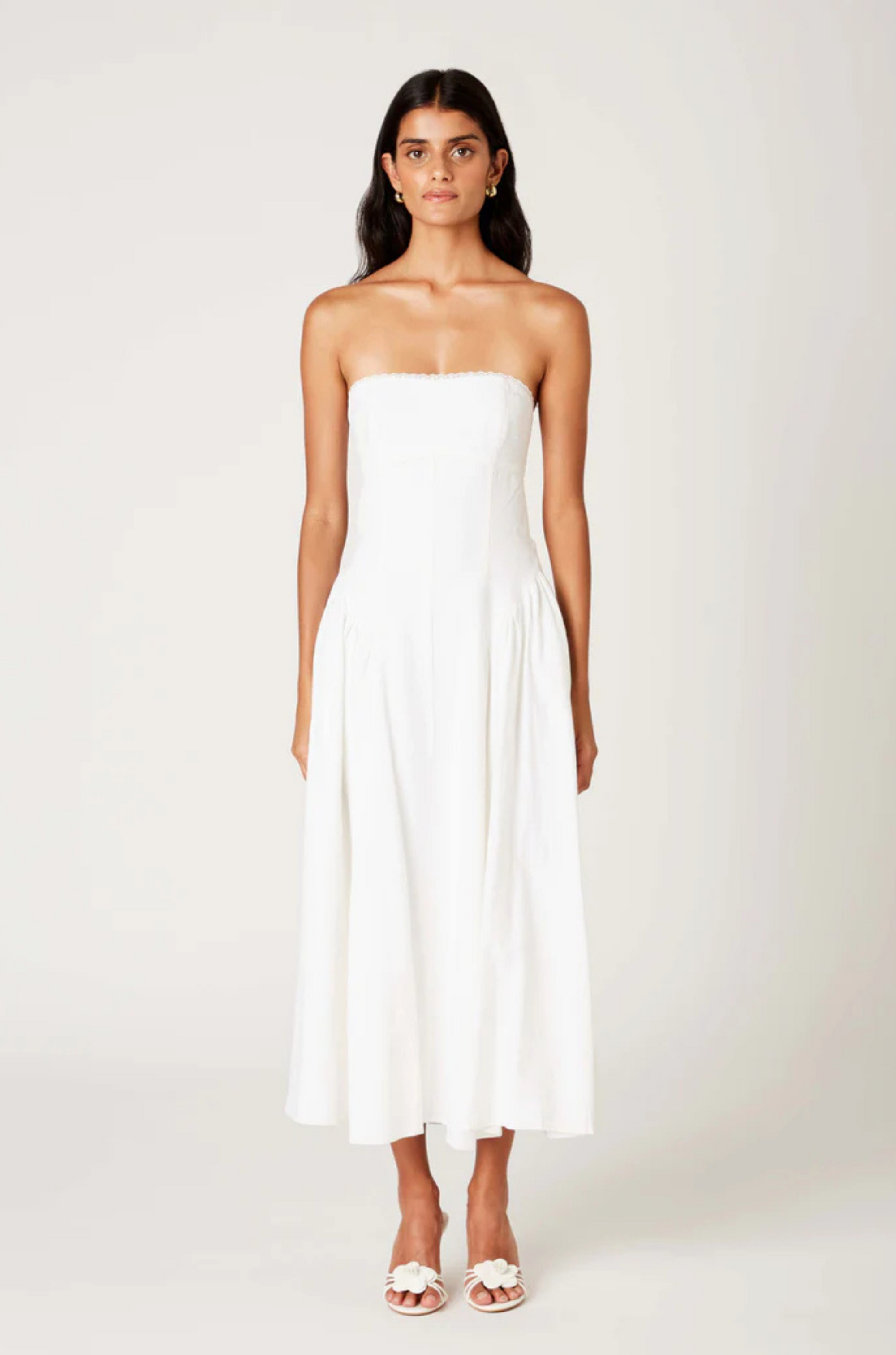 white Strapless drop-waist maxi dress
Open back with smocked back strap
Silicone grip tape
Flared skirt
Lined
summer dress
fourth of july dress
bridal dress
bridal shower dress
honeymoon dress
bachelorette maxi dress