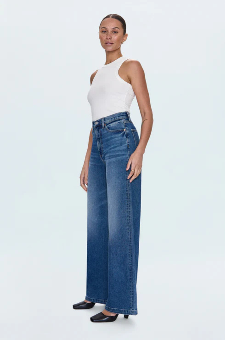 Relaxed, ultra wide leg silhouette
High rise waist
Comfort stretch denim
Waist: 26" / Rise: 12" / Length: 33"
Cotton/Spandex
medium wash blue denim jeans