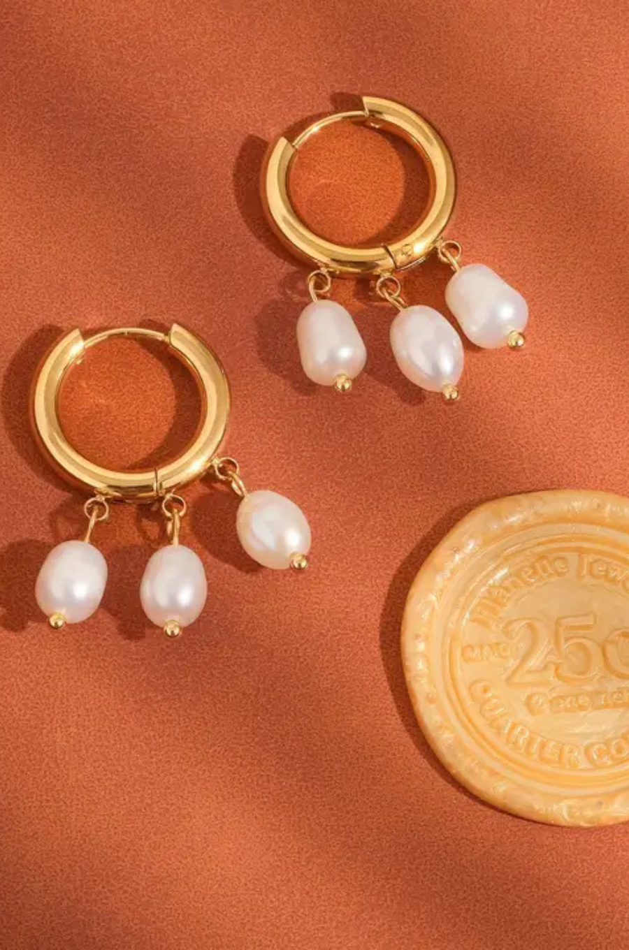 18K Gold Non-Tarnish Three Petite Pearl Dangle Earring
18K Gold Plating
Stainless Steel
Freshwater Pearl
Measurement (L x W inch): 1.1 x 0.5
Lead-free
Nickel-safe
Hypoallergenic
Water Resistant