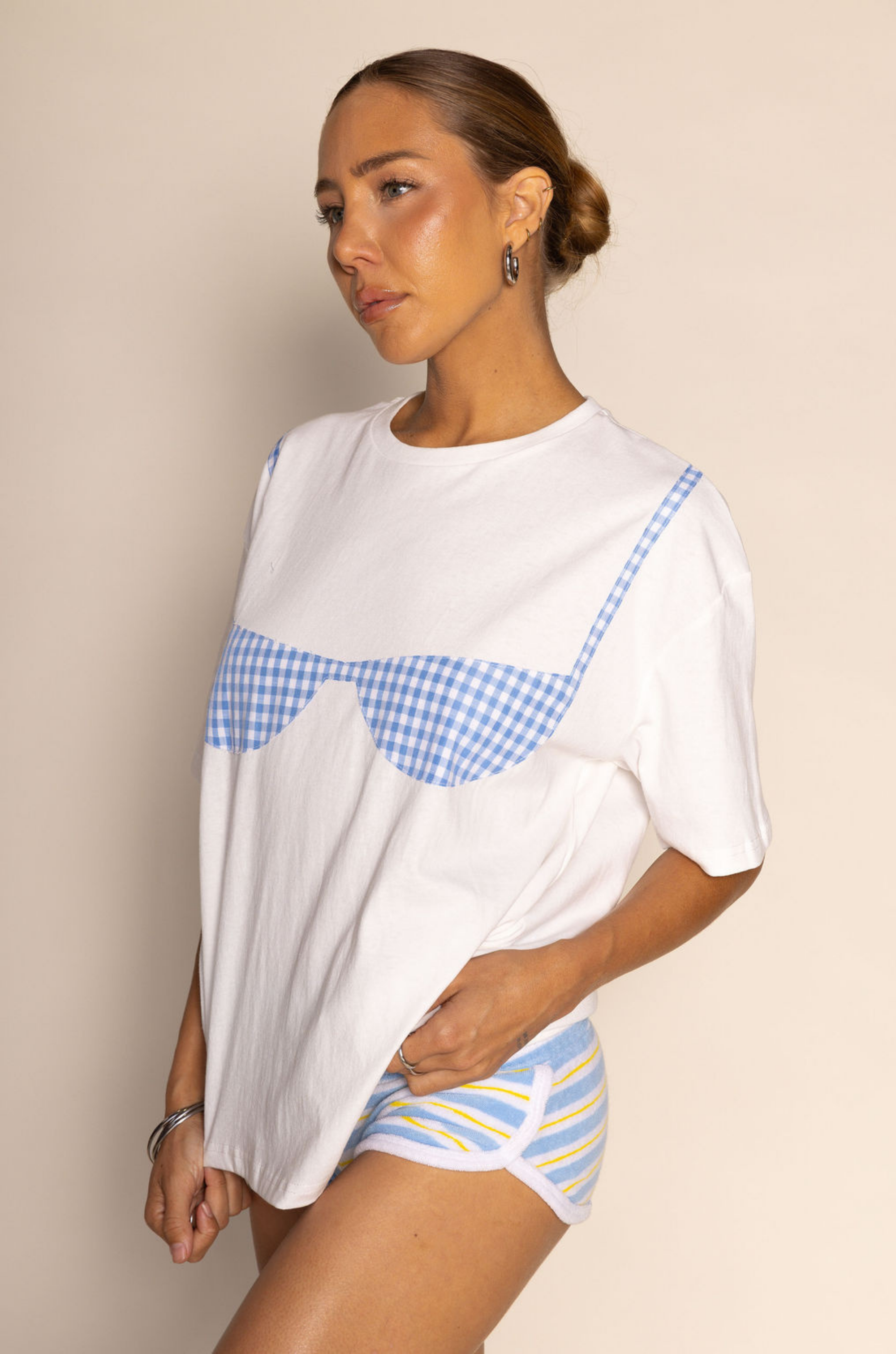 Crewneck oversized bra graphic t-shirt
Gingham bra patch
Unlined
t-shirt with bra on it
t-shirt with bikini top on it
summer top
beach cover up
pool cover up
fourth of july top cover up