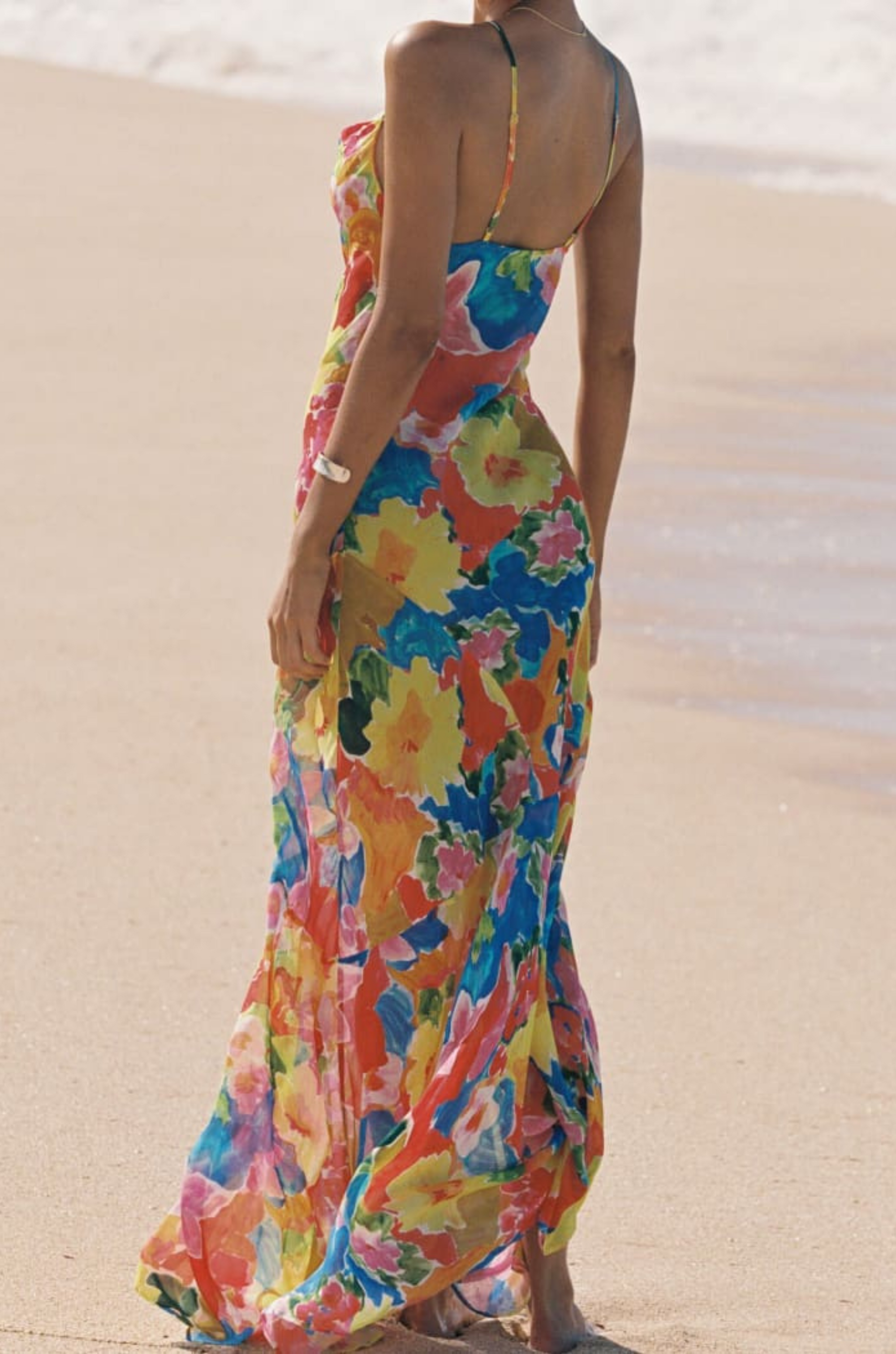 Floral maxi dress
Cowl neck
Bias cut
Adjustable shoulder straps
Mermaid hem
resort wear maxi dress
beach vacation outfit inspo