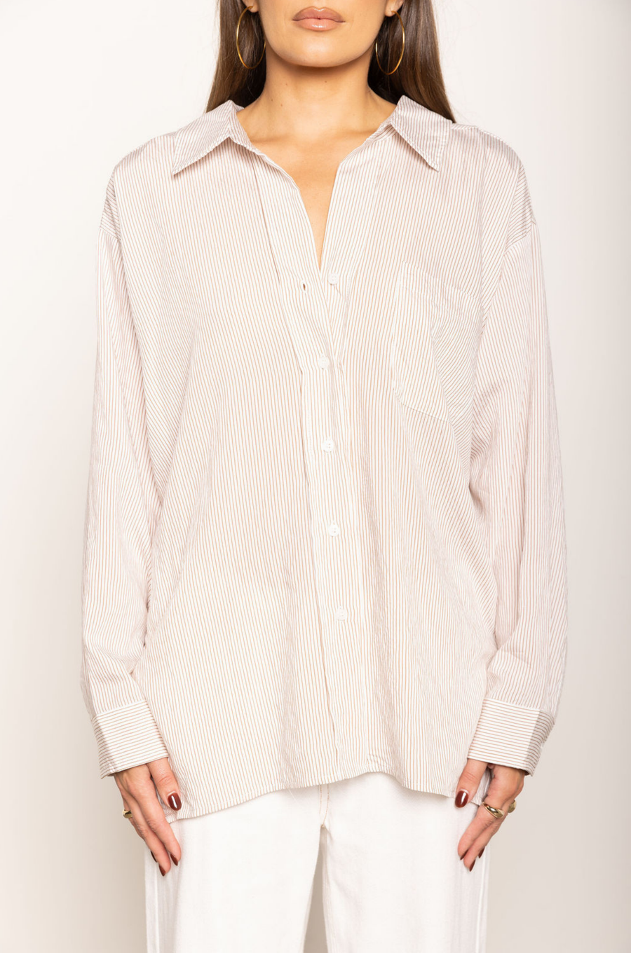 Striped button down long sleeve shirt top
Collared
Front pocket
Unlined
white and brown oversized button down shirt
fall outfit