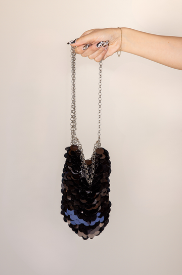 Chain mirror sequin mini bag
Adjustable/ removable shoulder chains
Shoulder/ hand straps
Aluminum/PVC