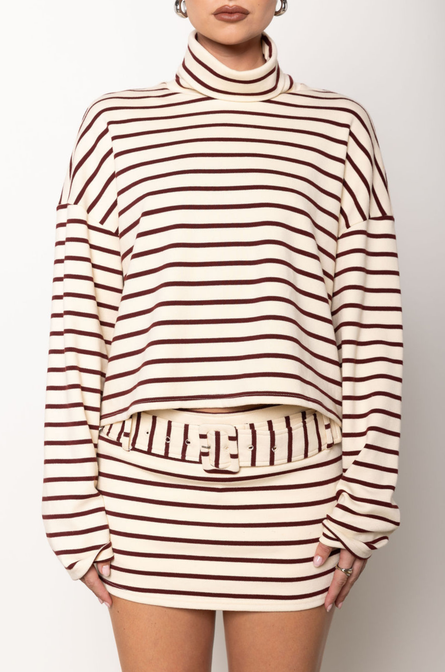 cream and burgundy Striped knit mini skirt
Inner shorts lining
Attached adjustable knit belt
Side zipper closure
holiday outfit
holiday mini skirt