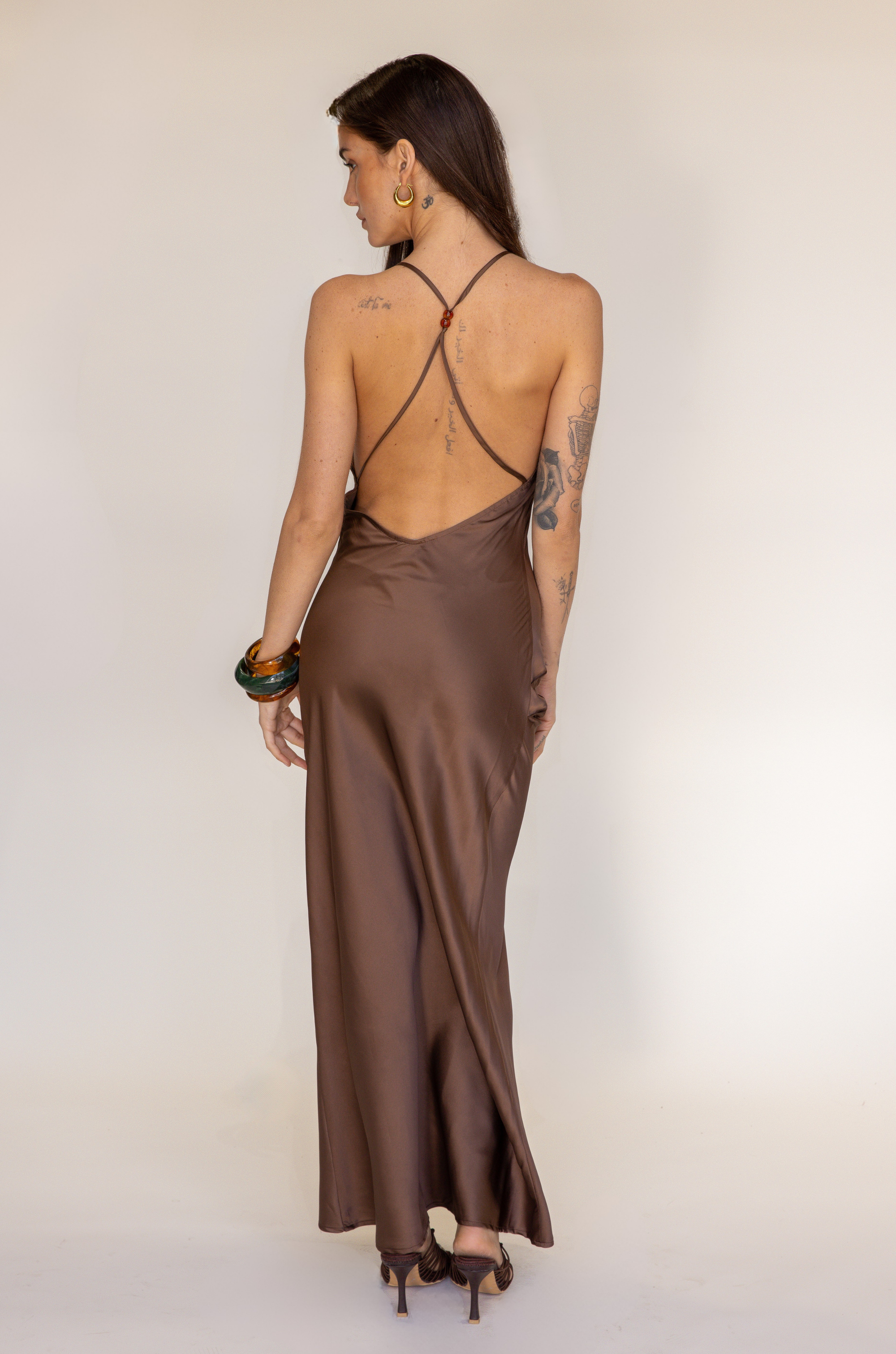 brown Satin halter maxi dress
Cowl neck
Back beading detail
Side zipper
wedding guest dress
