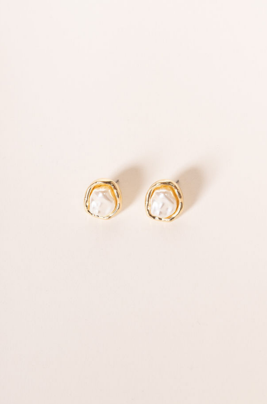 organic pearl with Gold trim earring 