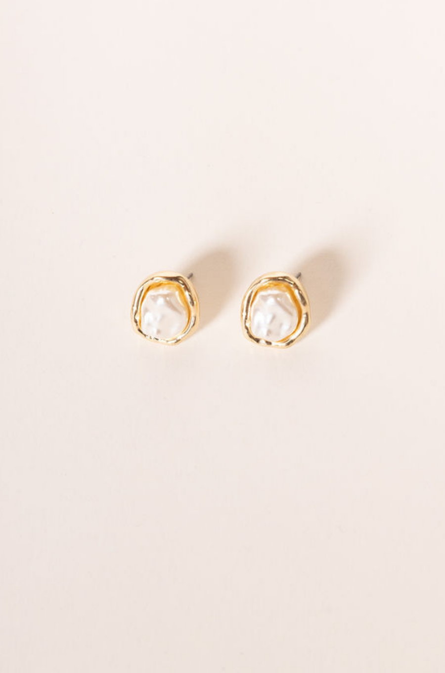organic pearl with Gold trim earring 
