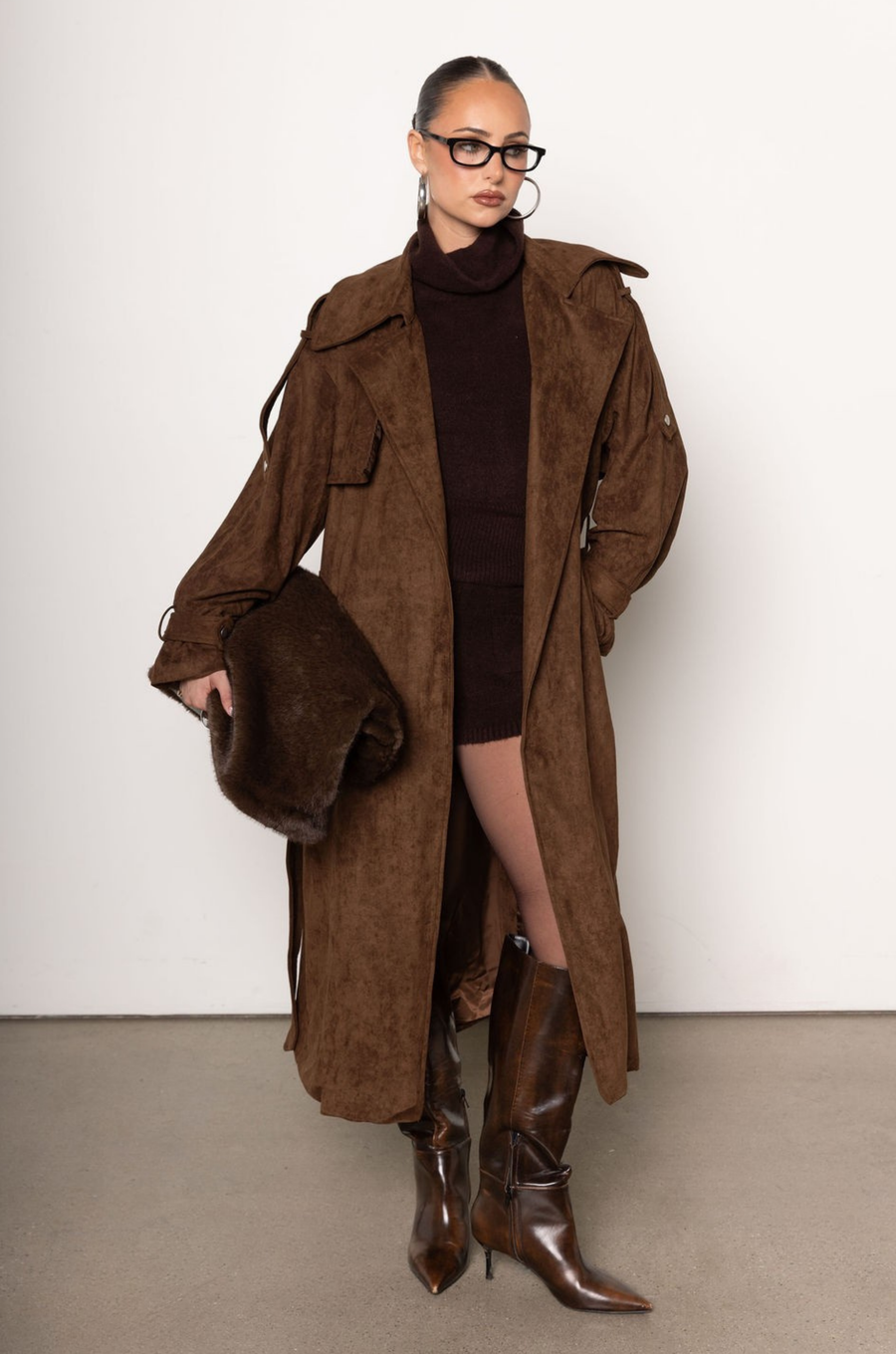 brown Faux suede long long trench coat
Collared
Adjustable waist tie
Back slit
Lined
brown suede trench coat
fall jacket
fall coat
fall outfit